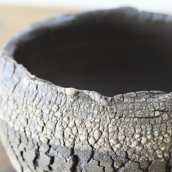 【益子焼】 3.8号鉢 高さ約7.5～8cm 植木鉢 陶器鉢 塊根植物 アガベ サボテン コーデックス 【炸裂紋鉢 大地の鼓動】 作家 陶芸家 横山雄一作 一点物