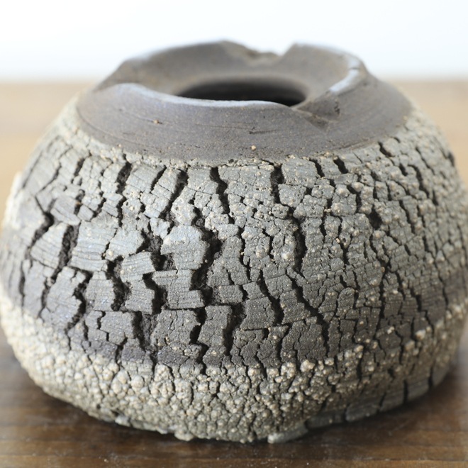 【益子焼】 3.8号鉢 高さ約7.5～8cm 植木鉢 陶器鉢 塊根植物 アガベ サボテン コーデックス 【炸裂紋鉢 大地の鼓動】 作家 陶芸家 横山雄一作 一点物
