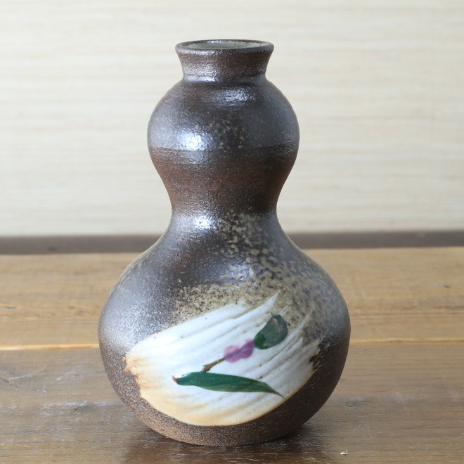 【益子焼】 ひょうたん一輪挿し 瓢箪 炭化焼 刷毛目つゆ草模様 （高さ約14cm）一点物  【単品１個】