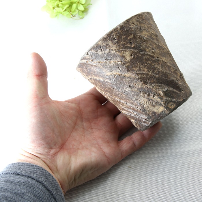 【益子焼 作家】 月兎窯 宮島將實作 表面を削り叩いた模様のデザイン　焼酎カップ（単品１個）
