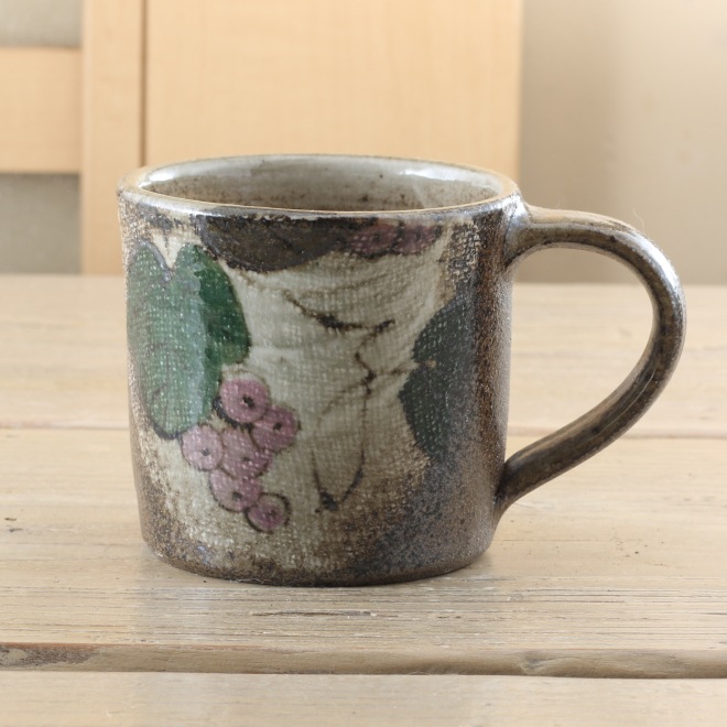 【益子焼】 おしゃれ マグカップ 布目ぶどう模様 シンプルなストレート形 【単品１個】