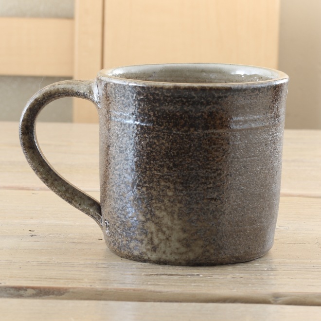 【益子焼】 おしゃれ マグカップ 布目ぶどう模様 シンプルなストレート形 【単品１個】