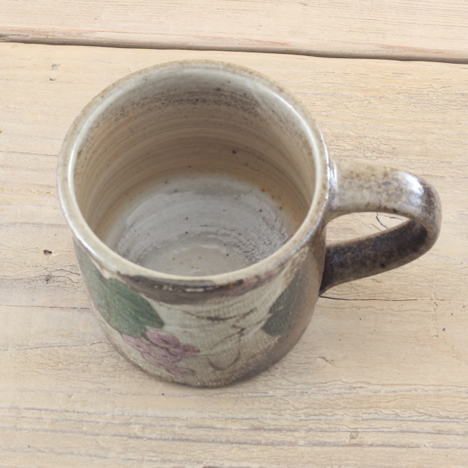 【益子焼】 おしゃれ マグカップ 布目ぶどう模様 シンプルなストレート形 【単品１個】