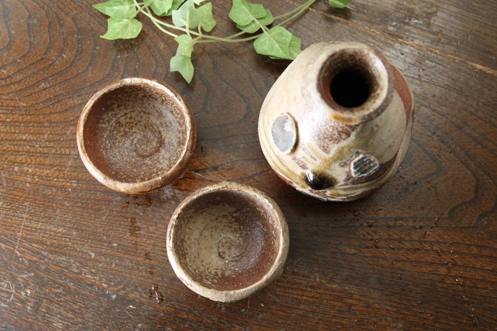 【益子焼】 酒器 酒器セット とっくり おちょこ お猪口 作家のこだわり 赤貝文様酒器揃  1点もの 【徳利１個・ぐい呑２個のセット】 ( 定年 退職 贈り物 退職祝い 退職記念 自分へのご褒美 などの贈り物に )