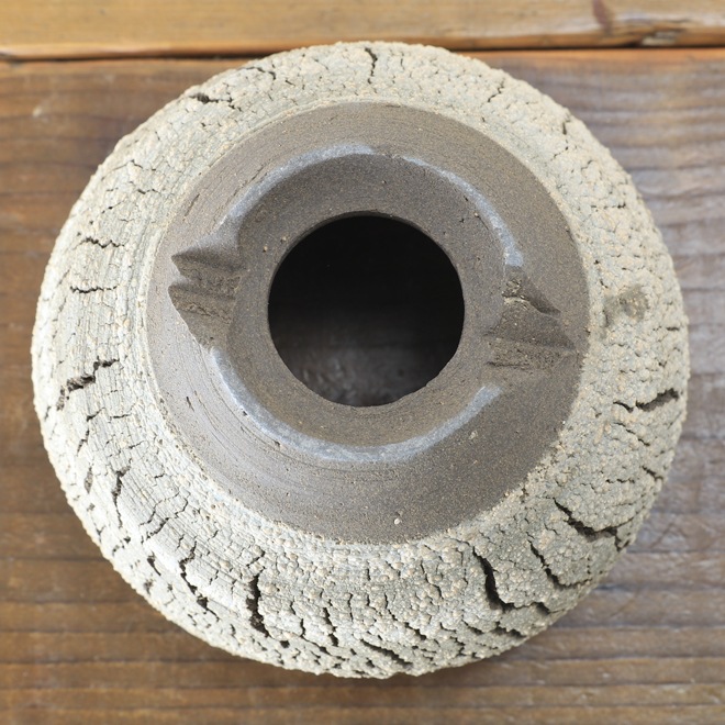 【益子焼】 4.3号鉢 高さ約9cm 側面に穴あり 植木鉢 陶器鉢 塊根植物 アガベ サボテン コーデックス 【炸裂紋鉢 大地の鼓動】 作家 陶芸家 横山雄一作 一点物