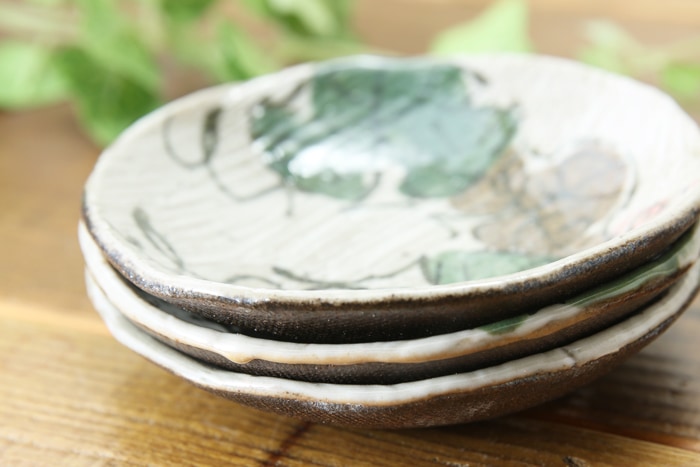 【益子焼】ぶどうの深さのある丸小皿【白化粧ぶどうシリーズ】【単品１枚】