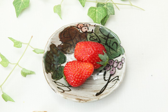 【益子焼】ぶどうの深さのある丸小皿【白化粧ぶどうシリーズ】【単品１枚】