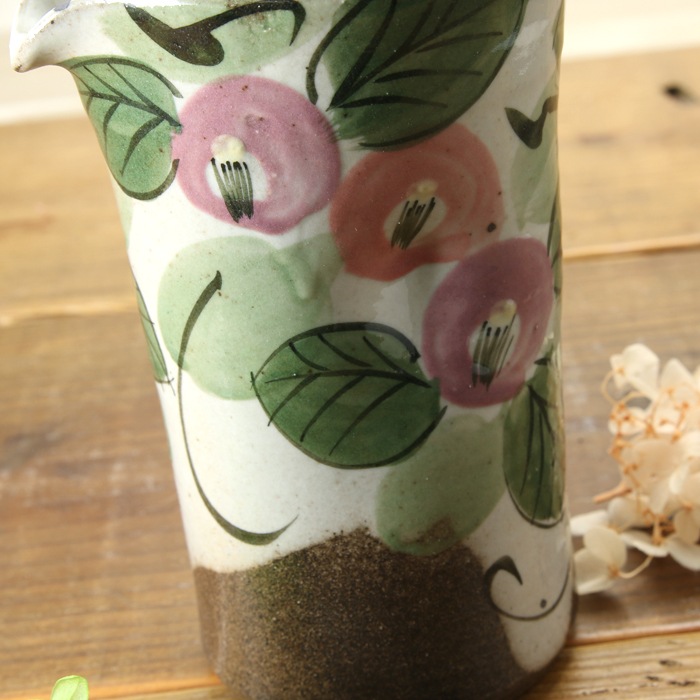 【益子焼】水差しピッチャー　優しい風合いのつばきシリーズ　ストレート形のシンプルデザイン【単品１個】