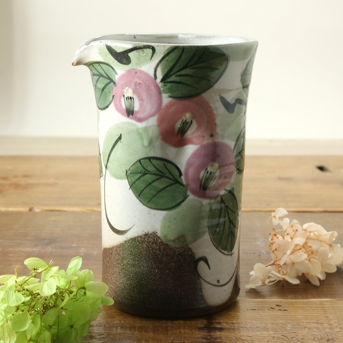 【益子焼】水差しピッチャー　優しい風合いのつばきシリーズ　ストレート形のシンプルデザイン【単品１個】