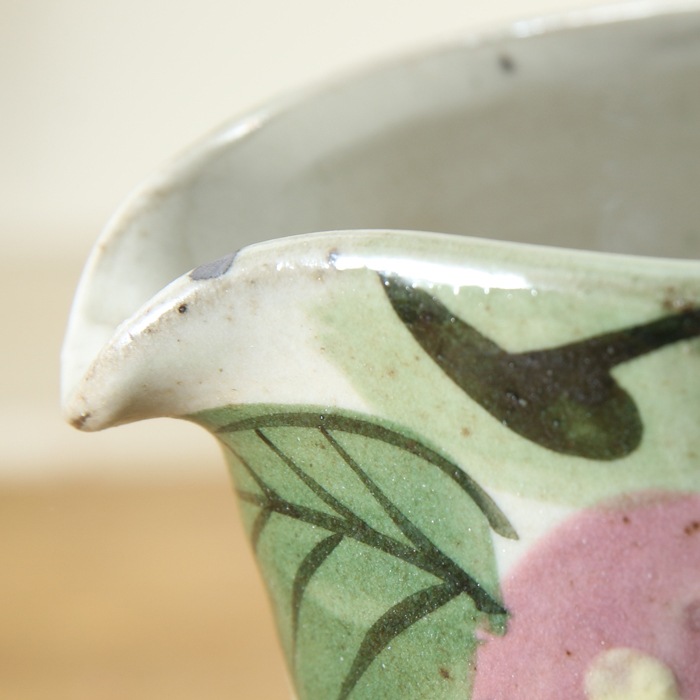 【益子焼】水差しピッチャー　優しい風合いのつばきシリーズ　ストレート形のシンプルデザイン【単品１個】