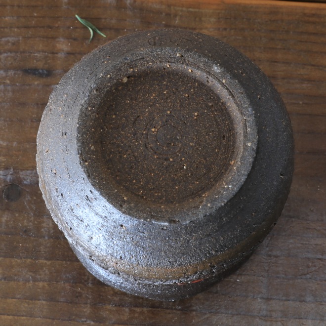 【益子焼】 花瓶 炭化焼 ろくろ成形 くし目 亀裂文様 花瓶 (高さ約11cm)一点物 【単品1個】