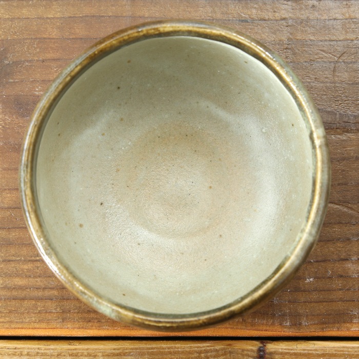 【益子焼】 抹茶碗 作家 横山雄一作 一点物　マット糠釉＆益子黒釉流し掛け 口径約11.5cm 素朴な益子焼の風合い　【単品1個】※桐箱は別売となります