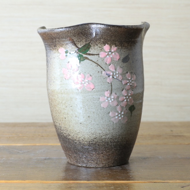 【益子焼】 花瓶 炭化焼 ろくろ成形 さくら桜 縁変形４カ所 花瓶 （高さ約14.5cm）一点物  【単品１個】