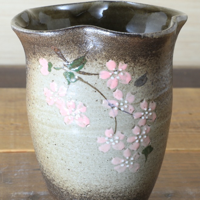 【益子焼】 花瓶 炭化焼 ろくろ成形 さくら桜 縁変形４カ所 花瓶 （高さ約14.5cm）一点物  【単品１個】