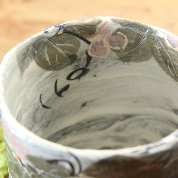 【益子焼】  大きめ荒土の夫婦湯呑み グレーの生地と刷毛目 野ぶどう 金縁取り 夫婦湯呑みセット 一点物 （ 長寿のお祝い 退職祝い 退職記念 ご自分へのご褒美 などの贈り物にも）