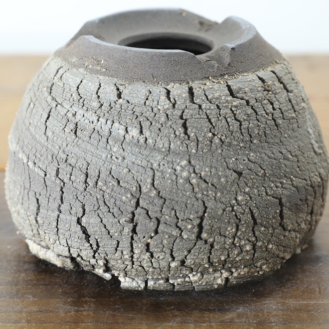【益子焼】 3.8号鉢 高さ約8～8.5cm 植木鉢 陶器鉢 塊根植物 アガベ サボテン コーデックス 【炸裂紋鉢 大地の鼓動】 作家 陶芸家 横山雄一作 一点物