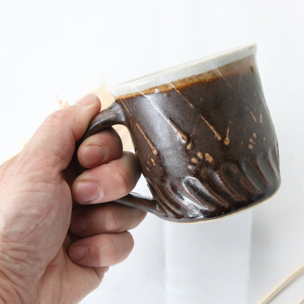 【益子焼マグカップ】しのぎ＆いっちん柄の２種釉薬のマグカップ【単品1個】