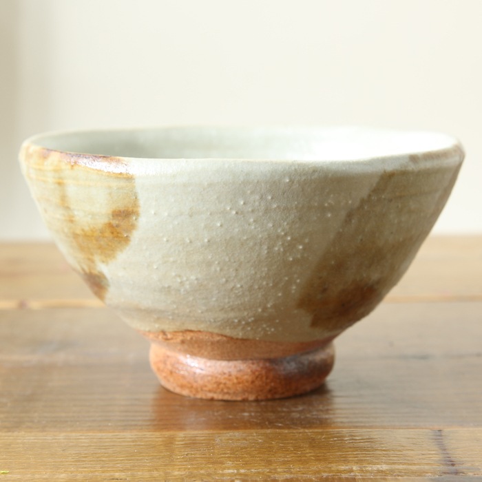 【益子焼】 抹茶碗 作家 横山雄一作 一点物　マット糠釉＆3つの鉄刷毛文様 口径約13.5cm 素朴な益子焼の風合い　【単品1個】※桐箱は別売となります