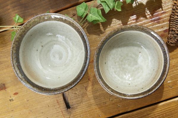 【益子焼】サギ草の夫婦茶碗・開いた形