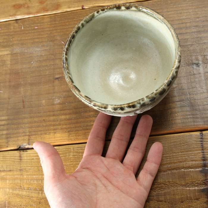 【益子焼】 抹茶碗 作家 横山雄一作 一点物　マット糠釉＆益子黒釉まだら文様 口径約13cm 素朴な益子焼の風合い　【単品1個】※桐箱は別売となります