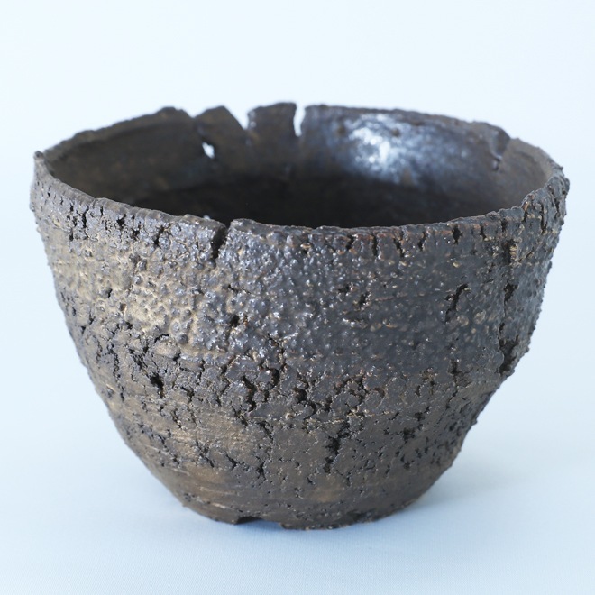 【益子焼】 4.1号鉢 高さ約8.5cm 側面に穴あり 植木鉢 陶器鉢 塊根植物 アガベ サボテン コーデックス 【炸裂紋鉢 大地の鼓動】 作家 陶芸家 横山雄一作 一点物