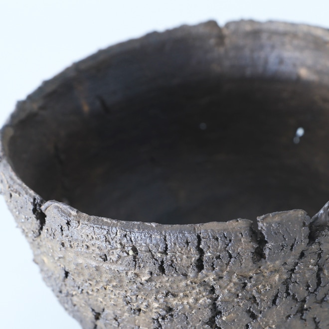 【益子焼】 4.1号鉢 高さ約8.5cm 側面に穴あり 植木鉢 陶器鉢 塊根植物 アガベ サボテン コーデックス 【炸裂紋鉢 大地の鼓動】 作家 陶芸家 横山雄一作 一点物