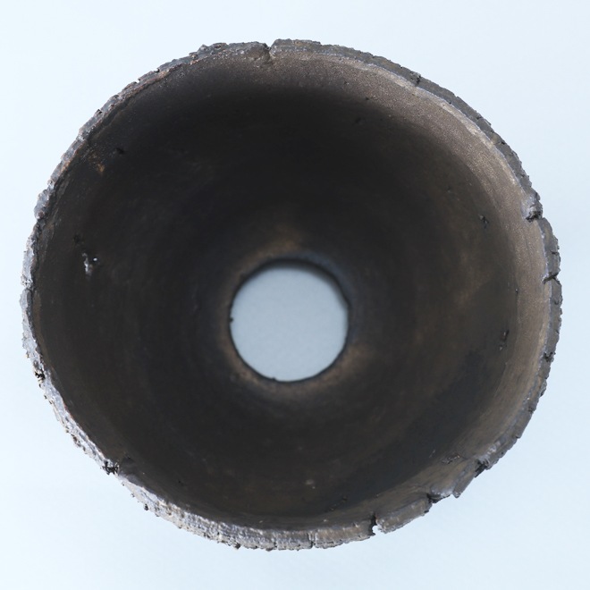 【益子焼】 4.1号鉢 高さ約8.5cm 側面に穴あり 植木鉢 陶器鉢 塊根植物 アガベ サボテン コーデックス 【炸裂紋鉢 大地の鼓動】 作家 陶芸家 横山雄一作 一点物