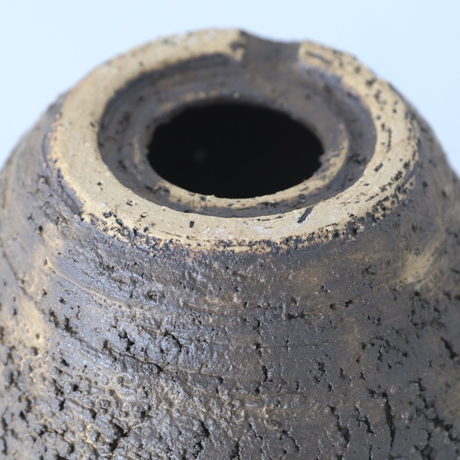 【益子焼】 4.1号鉢 高さ約8.5cm 側面に穴あり 植木鉢 陶器鉢 塊根植物 アガベ サボテン コーデックス 【炸裂紋鉢 大地の鼓動】 作家 陶芸家 横山雄一作 一点物