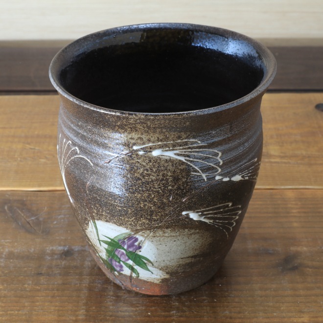 【益子焼】 花瓶 炭化焼 ろくろ成形 すすきとリンドウ模様  （高さ約16.5cm）一点物 【単品１個】