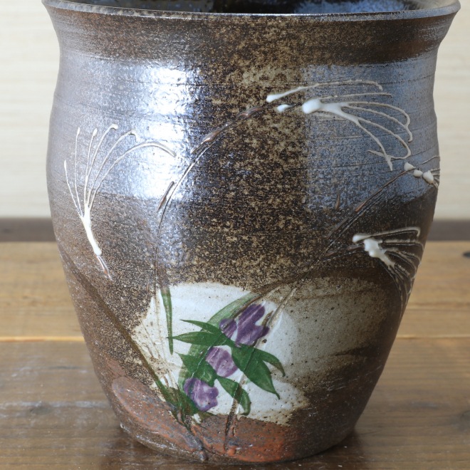 【益子焼】 花瓶 炭化焼 ろくろ成形 すすきとリンドウ模様  （高さ約16.5cm）一点物 【単品１個】