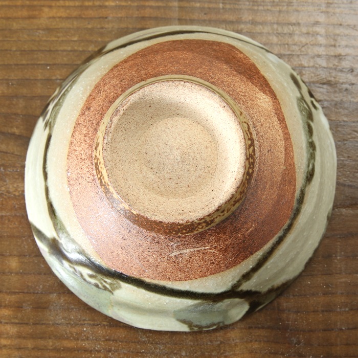 【益子焼】 抹茶碗 作家 横山雄一作 一点物　マット糠釉＆益子黒釉流し掛け文様 口径約14.5cm 素朴な益子焼の風合い　【単品1個】※桐箱は別売となります