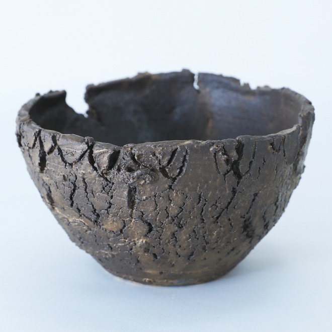 【益子焼】 4.3号鉢 高さ約7.5cm 側面に穴あり 植木鉢 陶器鉢 塊根植物 アガベ サボテン コーデックス 【炸裂紋鉢 大地の鼓動】 作家 陶芸家 横山雄一作 一点物