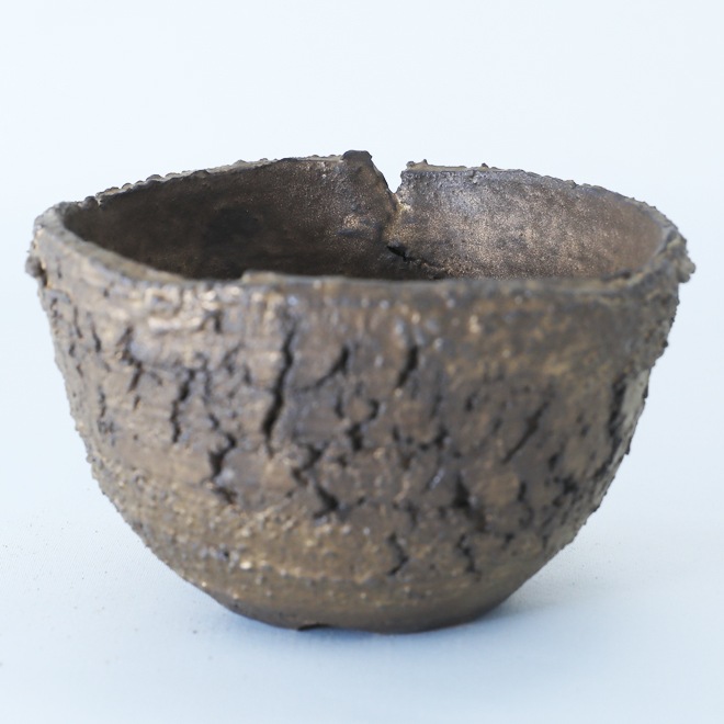 【益子焼】 3.8号鉢 高さ約7～7.5cm 側面に穴あり 植木鉢 陶器鉢 塊根植物 アガベ サボテン コーデックス 【炸裂紋鉢 大地の鼓動】 作家 陶芸家 横山雄一作 一点物