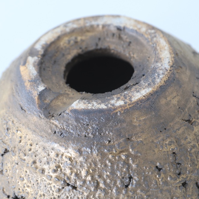 【益子焼】 3.8号鉢 高さ約7～7.5cm 側面に穴あり 植木鉢 陶器鉢 塊根植物 アガベ サボテン コーデックス 【炸裂紋鉢 大地の鼓動】 作家 陶芸家 横山雄一作 一点物