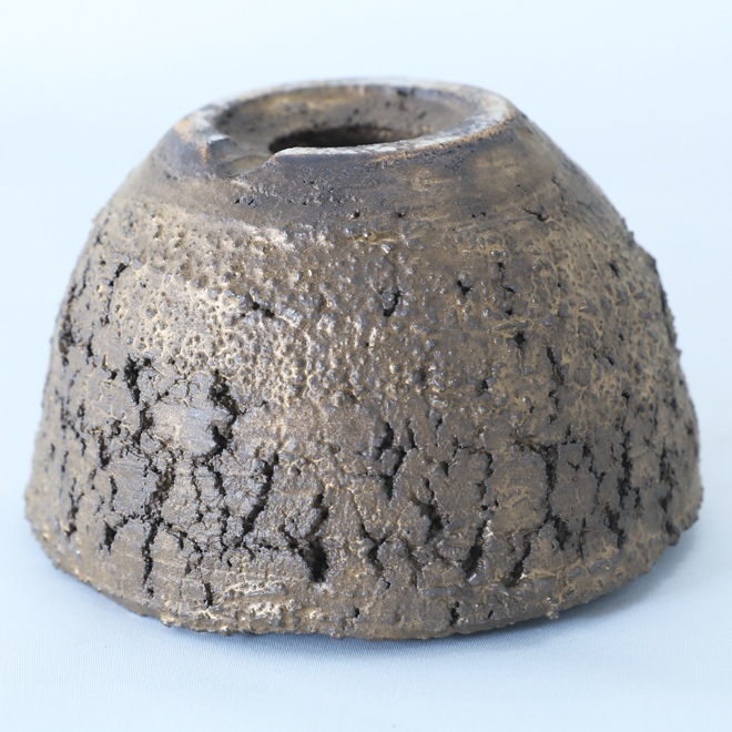【益子焼】 3.8号鉢 高さ約7～7.5cm 側面に穴あり 植木鉢 陶器鉢 塊根植物 アガベ サボテン コーデックス 【炸裂紋鉢 大地の鼓動】 作家 陶芸家 横山雄一作 一点物