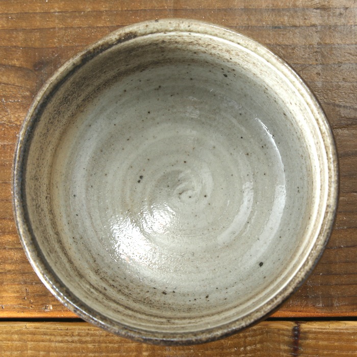 【益子焼】 抹茶碗 作家 横山雄一作 一点物　炭化焼シリーズ すすきりんどう模様 口径約12.5cm 素朴な益子焼の風合い　【単品1個】※桐箱は別売となります