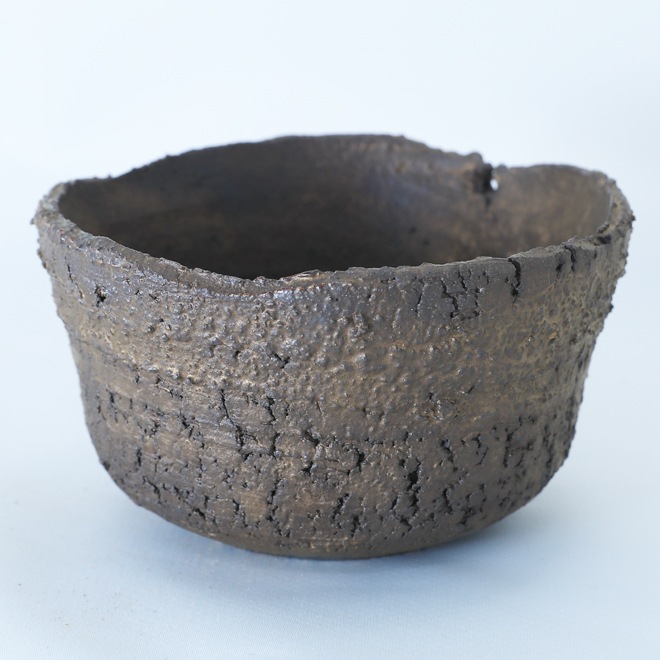 【益子焼】 4.6号鉢 高さ約7.5～8cm 側面に穴あり 植木鉢 陶器鉢 塊根植物 アガベ サボテン コーデックス 【炸裂紋鉢 大地の鼓動】 作家 陶芸家 横山雄一作 一点物