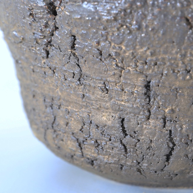 【益子焼】 4.6号鉢 高さ約7.5～8cm 側面に穴あり 植木鉢 陶器鉢 塊根植物 アガベ サボテン コーデックス 【炸裂紋鉢 大地の鼓動】 作家 陶芸家 横山雄一作 一点物