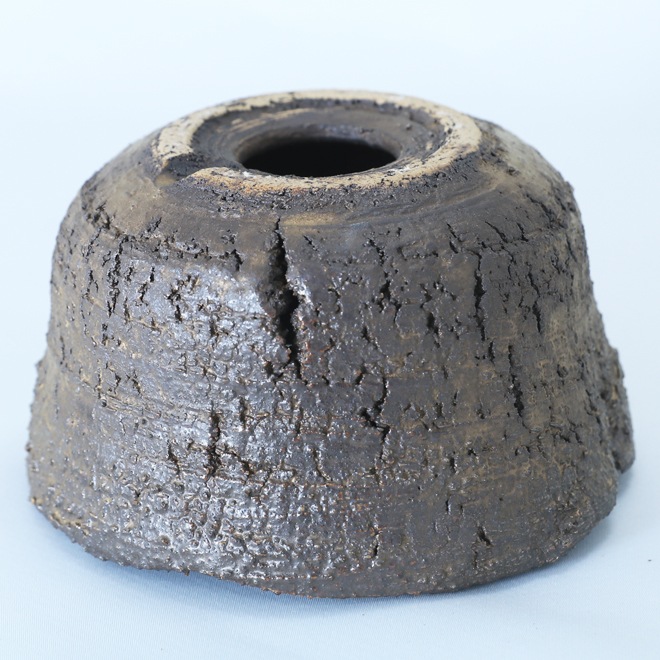 【益子焼】 4.6号鉢 高さ約7.5～8cm 側面に穴あり 植木鉢 陶器鉢 塊根植物 アガベ サボテン コーデックス 【炸裂紋鉢 大地の鼓動】 作家 陶芸家 横山雄一作 一点物
