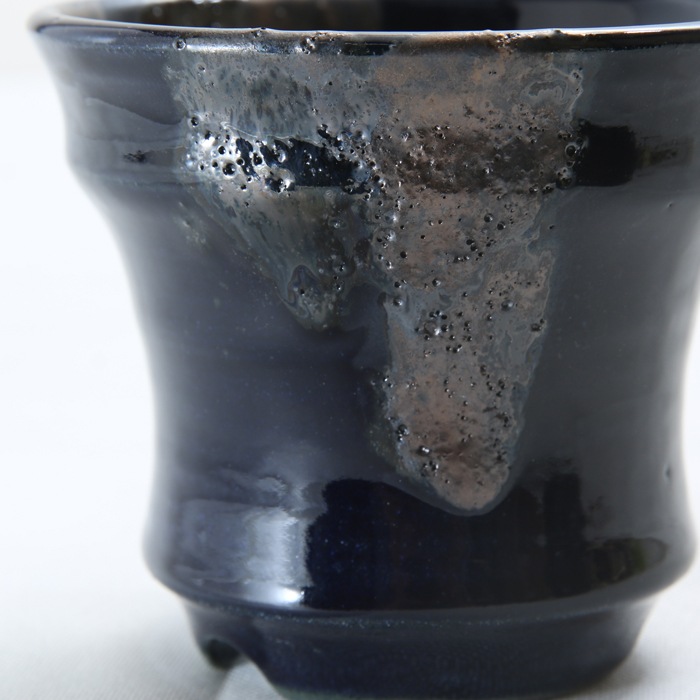 【益子焼】 3号鉢 植木鉢 陶器鉢 塊根植物 パキポディウム グラキリス 【銀河鉢DANDYシリーズ・深い瑠璃釉・流れ模様】 高さ7.5～8cm 作家 陶芸家 横山雄一作