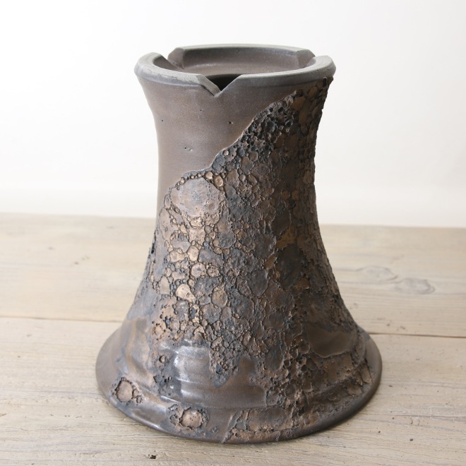 【益子焼】5.8号鉢 植木鉢 陶器鉢 オペルクリカリアパプキス 灌木系塊根植物 アガベ 【NEW銀河鉢クレーター・Black＆Gold】 高さ約18.5cm 作家 陶芸家 横山雄一作　一点物