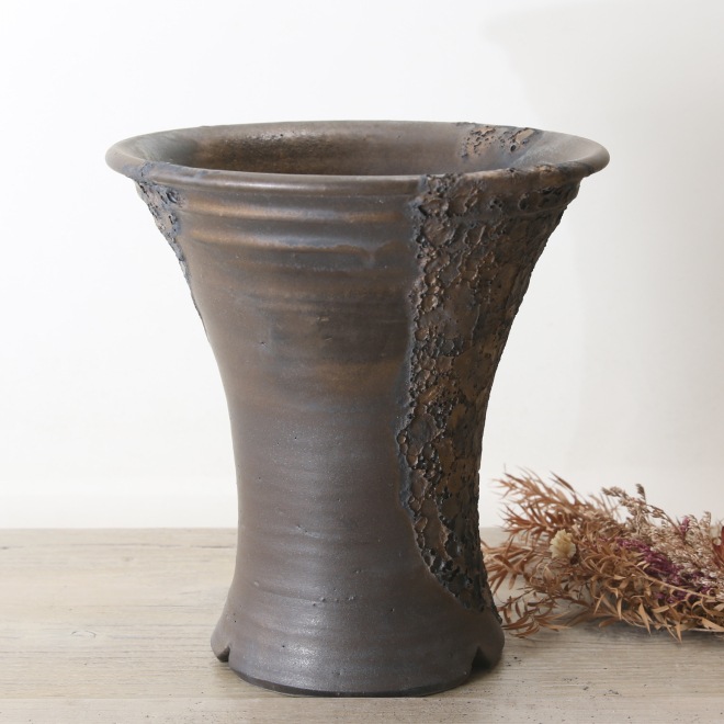 【益子焼】5.8号鉢 植木鉢 陶器鉢 オペルクリカリアパプキス 灌木系塊根植物 アガベ 【NEW銀河鉢クレーター・Black＆Gold】 高さ約18.5cm 作家 陶芸家 横山雄一作　一点物