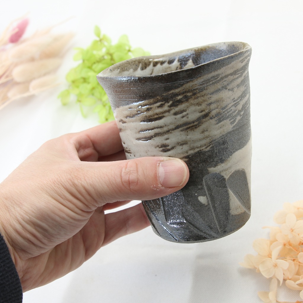 【益子焼】 タンブラー フリーカップ ビールカップ 荒々しい しのぎ 刷毛目 炭化焼シリーズ お手頃サイズ 単品1個