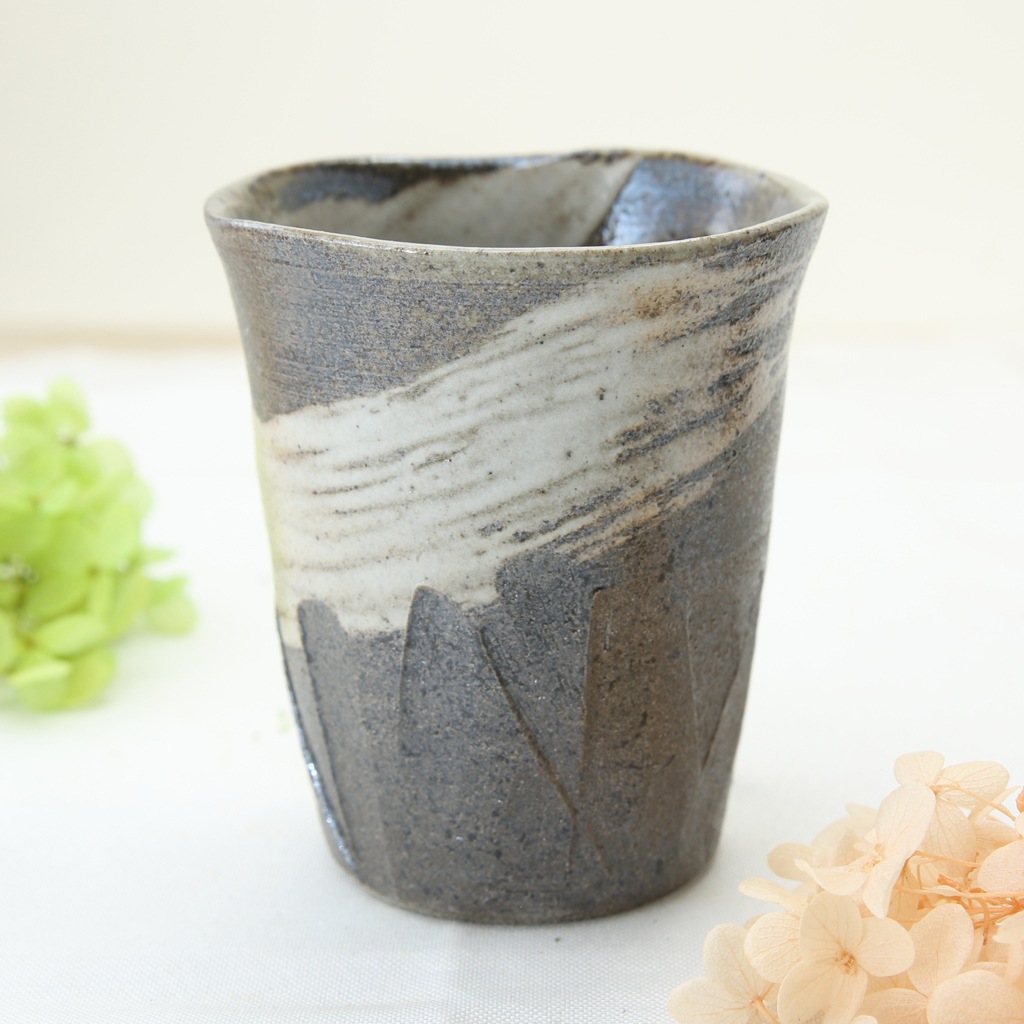 【益子焼】 タンブラー フリーカップ ビールカップ 荒々しい しのぎ 刷毛目 炭化焼シリーズ お手頃サイズ 単品1個