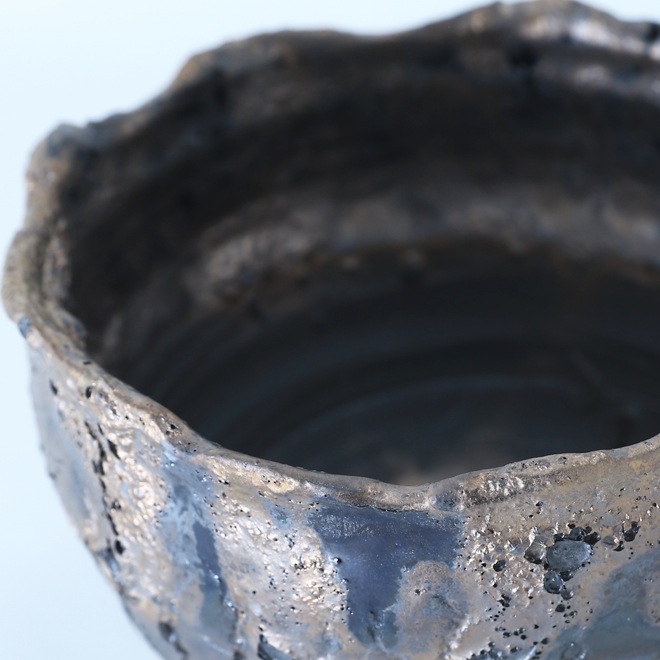 【益子焼】 4.6号鉢 高さ約10～10.5cm 側面に割れ穴あり 植木鉢 陶器鉢 塊根植物 アガベ サボテン コーデックス 【炸裂紋鉢 大地の鼓動】 作家 陶芸家 横山雄一作 一点物