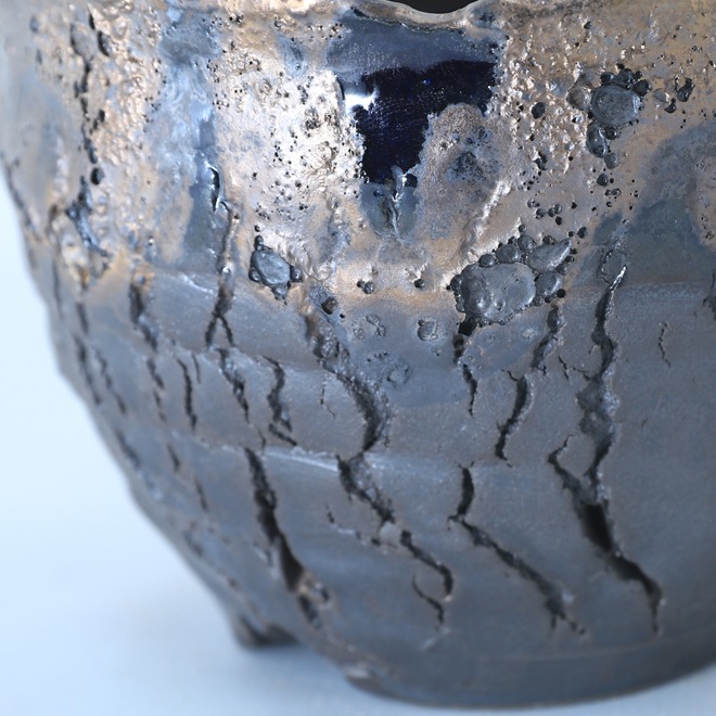 【益子焼】 4.6号鉢 高さ約10～10.5cm 側面に割れ穴あり 植木鉢 陶器鉢 塊根植物 アガベ サボテン コーデックス 【炸裂紋鉢 大地の鼓動】 作家 陶芸家 横山雄一作 一点物