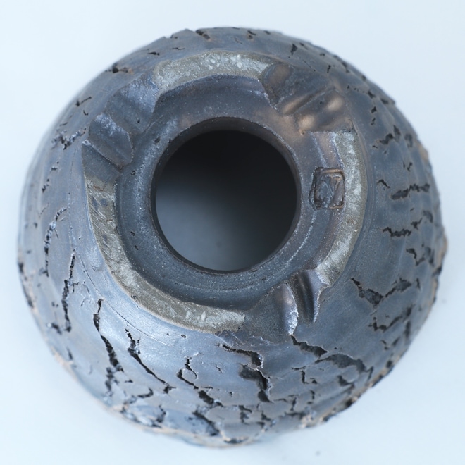 【益子焼】 4.6号鉢 高さ約10～10.5cm 側面に割れ穴あり 植木鉢 陶器鉢 塊根植物 アガベ サボテン コーデックス 【炸裂紋鉢 大地の鼓動】 作家 陶芸家 横山雄一作 一点物