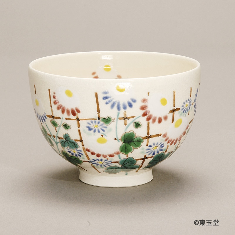 茶碗　垣根に菊