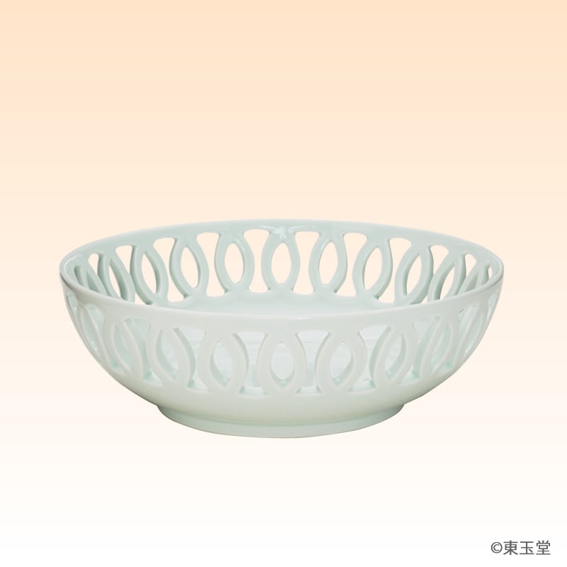 菓子器　白磁　輪花　（直径25ｃｍ×高さ8ｃｍ）