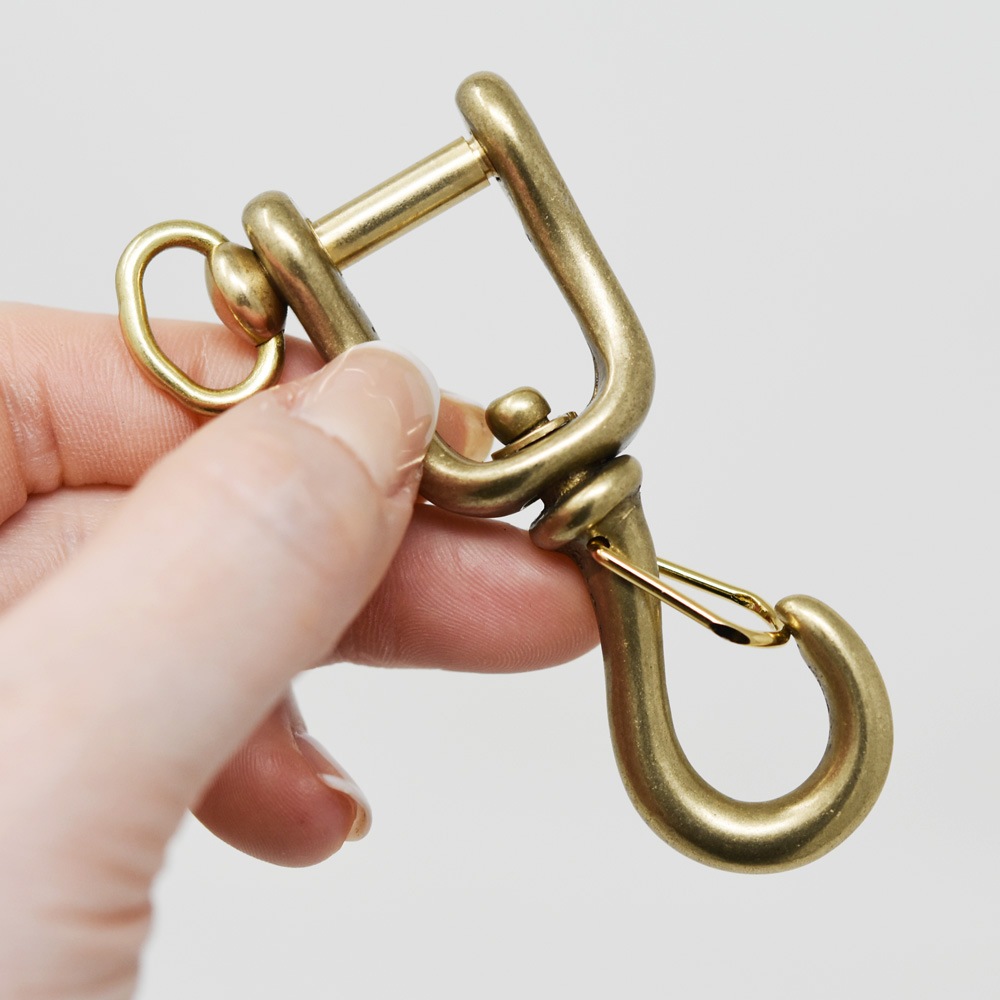 H870 / 回転シャックル付 スナップフック 15mm / 真鍮生地 塗装付〈1個